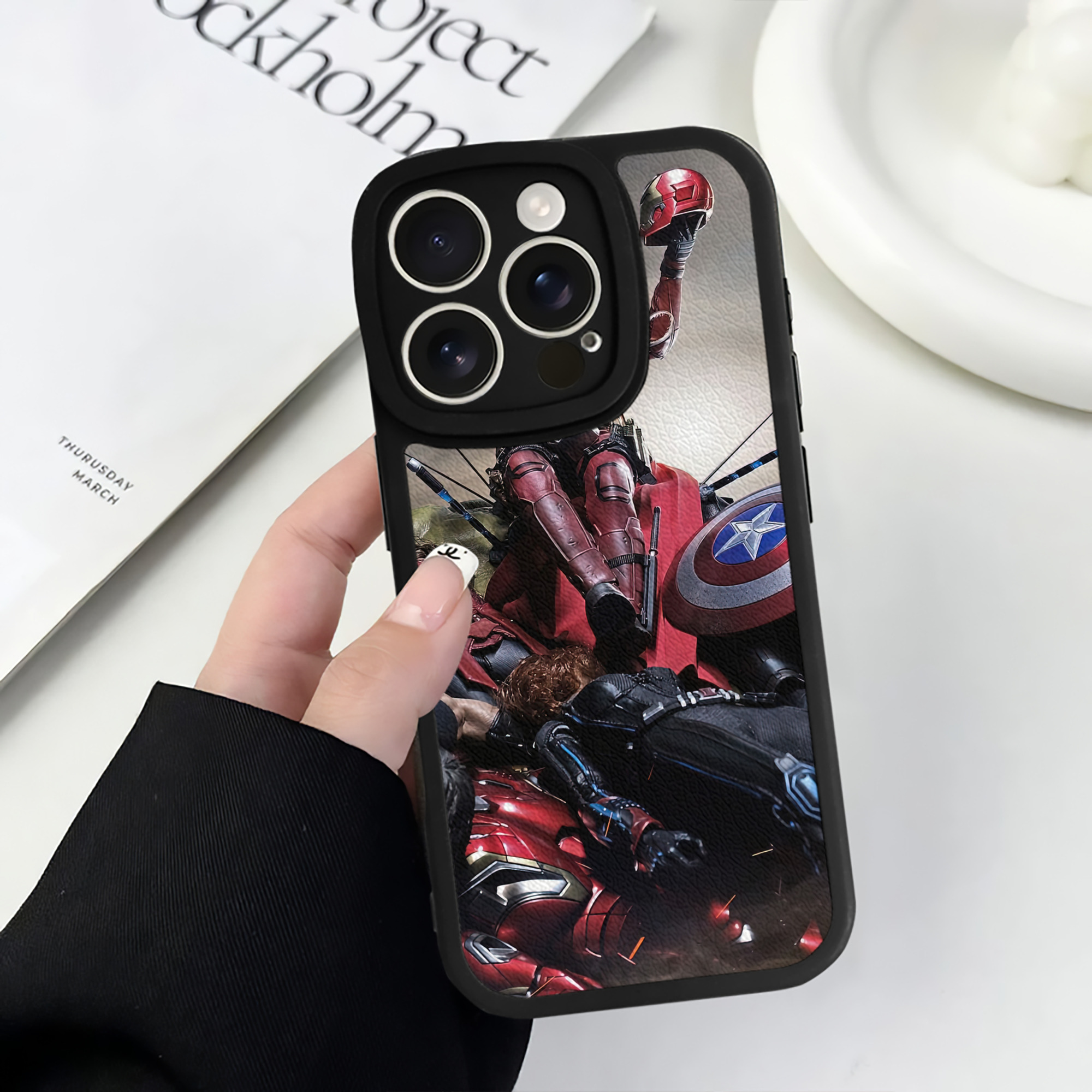 （画像用） Deadpool デッドプール 【iPhone 16シリーズ対応】シリコンスマホケース（レザー調） 材質：シリコン